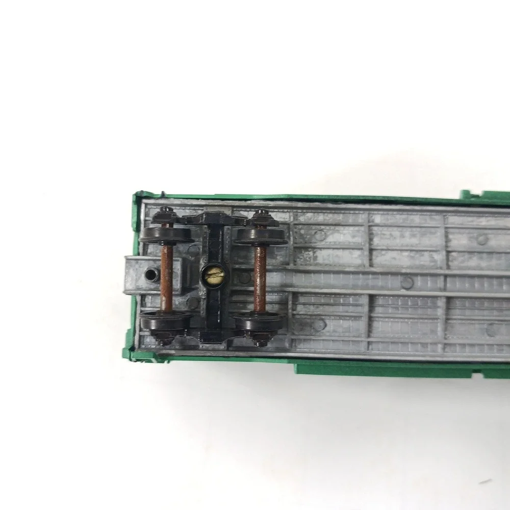 Athearn HO Scale Penn Central 50 Ft Plug Door Box Car PC 268800 Green 1327